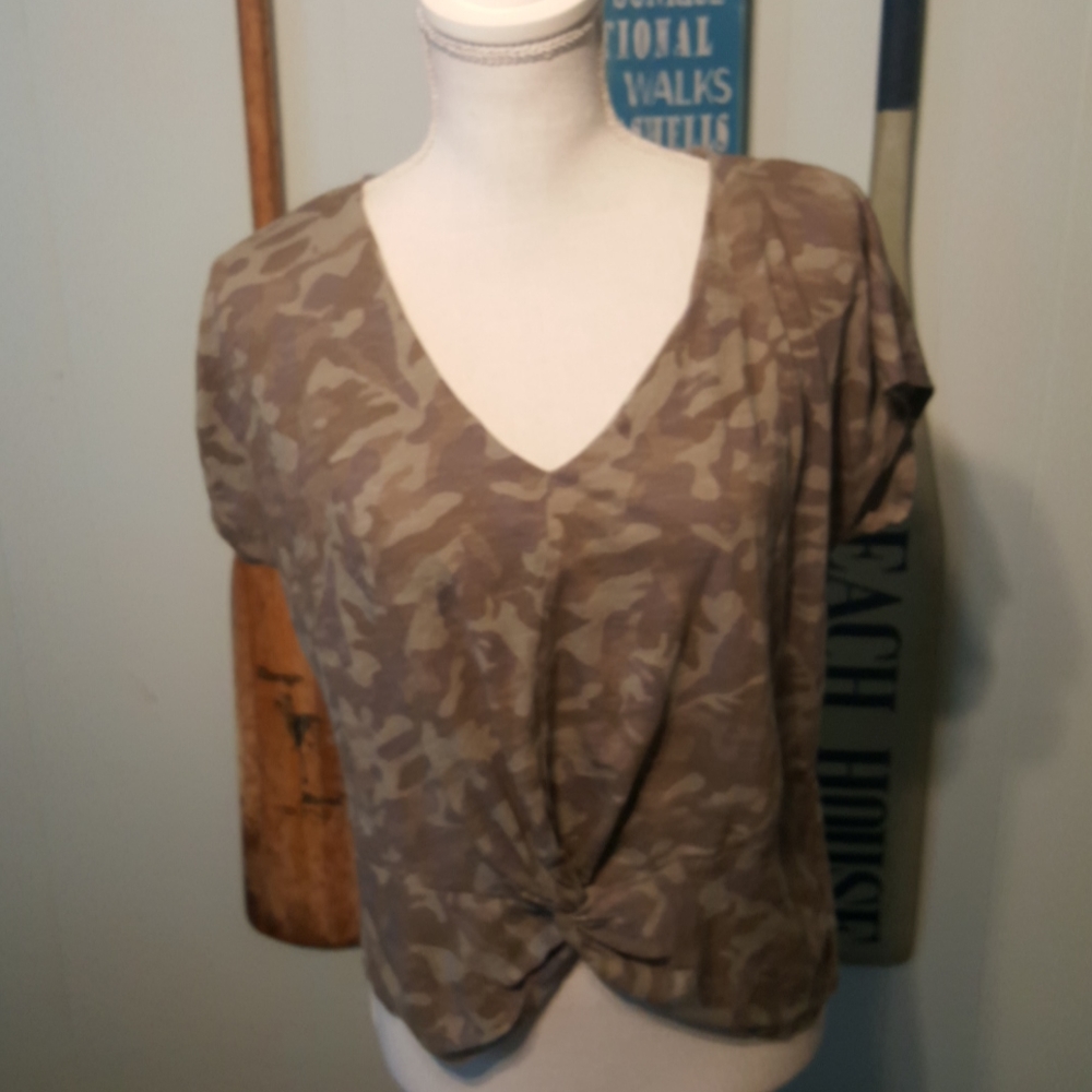 INC International Concepts Camo Twist Front Tee Green Brown V Neck Top Medium - Picture 2 of 5